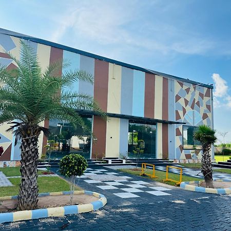 Royal Rajasthan Resort Sikar ภายนอก รูปภาพ