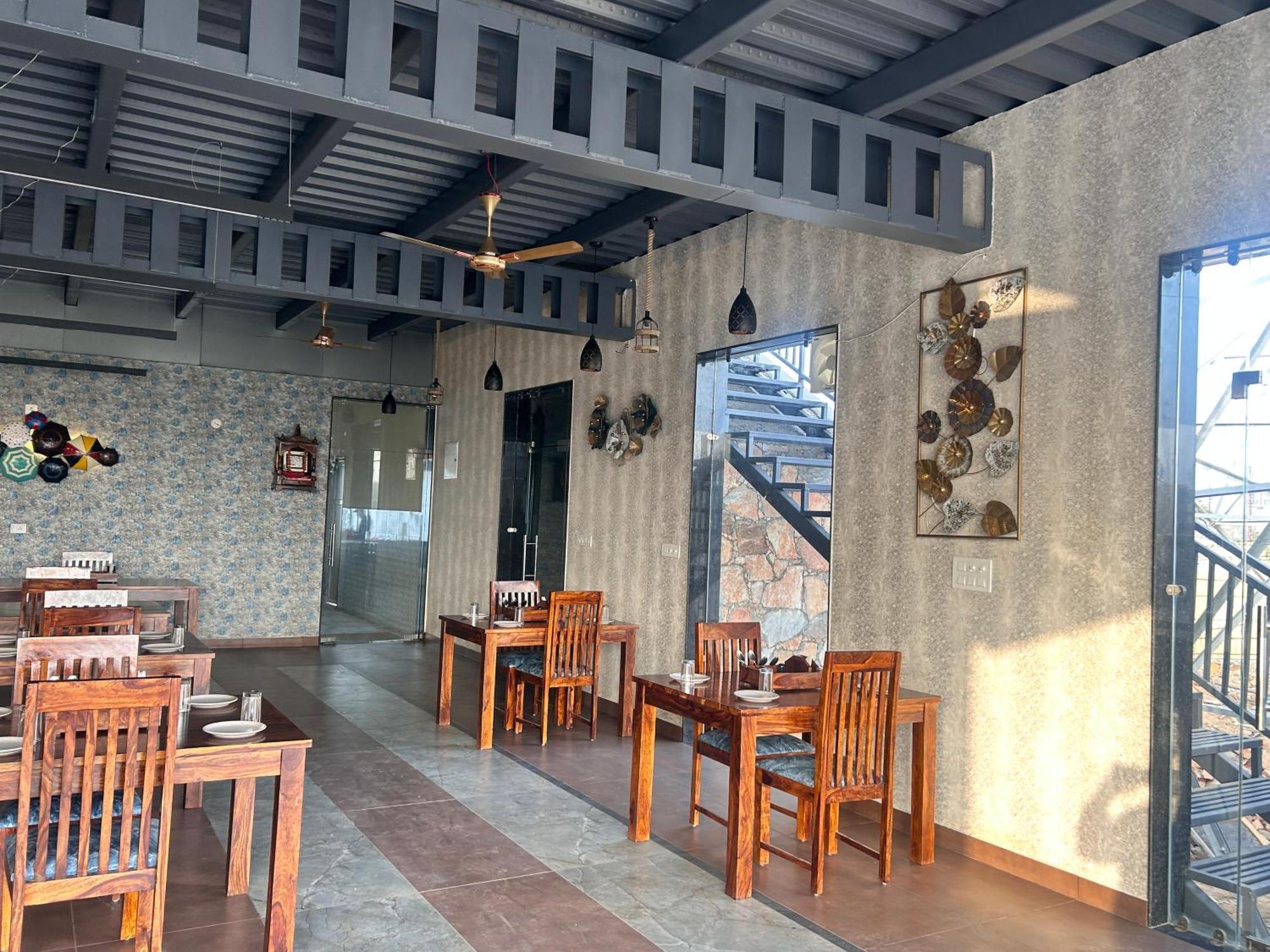 Royal Rajasthan Resort Sikar ภายนอก รูปภาพ