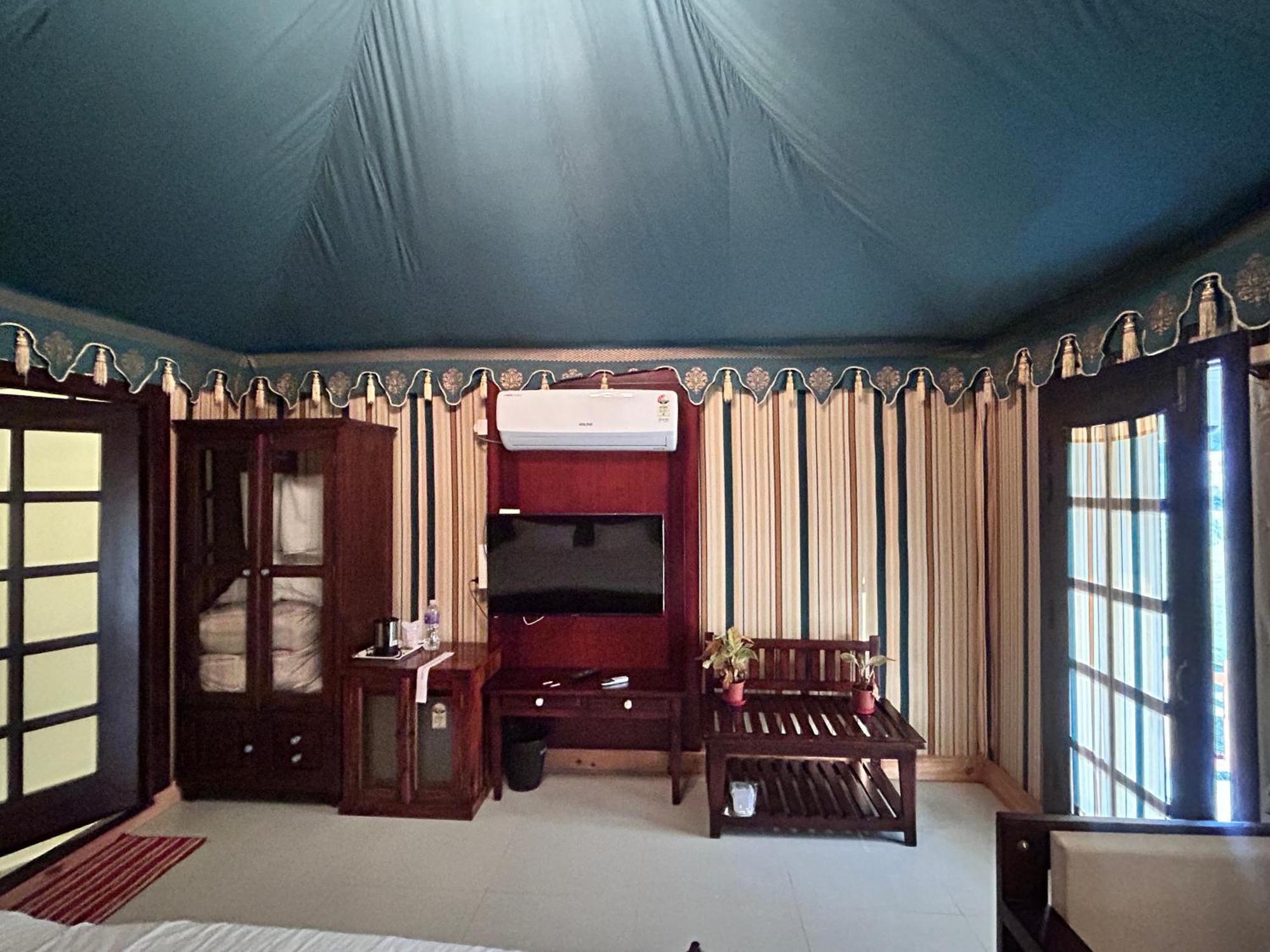 Royal Rajasthan Resort Sikar ภายนอก รูปภาพ