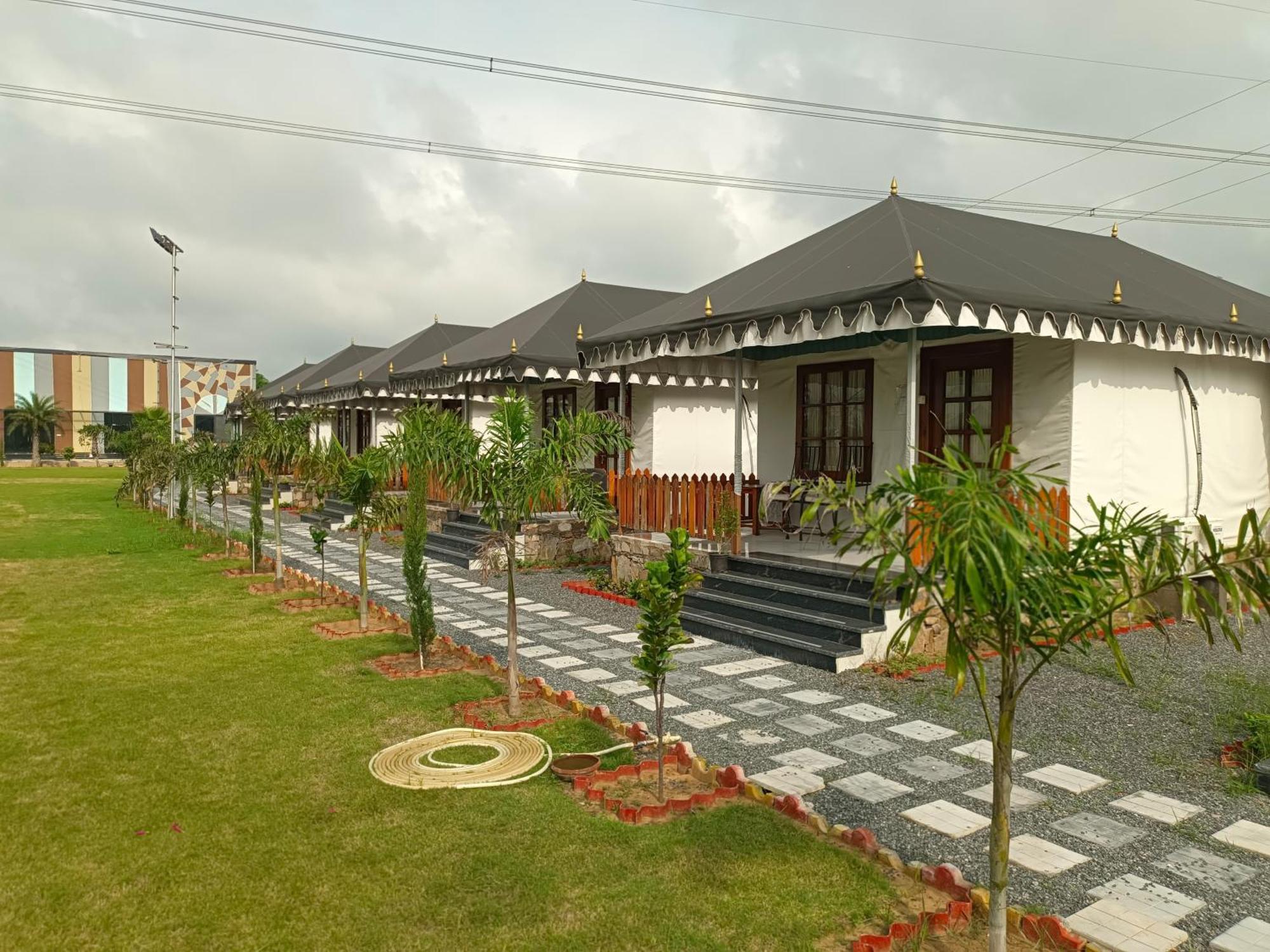 Royal Rajasthan Resort Sikar ภายนอก รูปภาพ