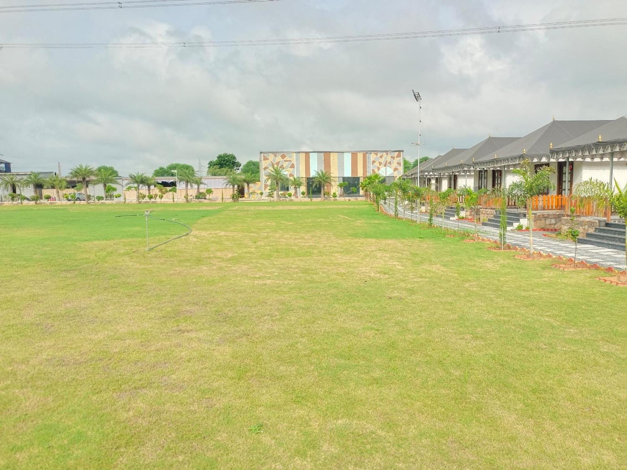 Royal Rajasthan Resort Sikar ภายนอก รูปภาพ
