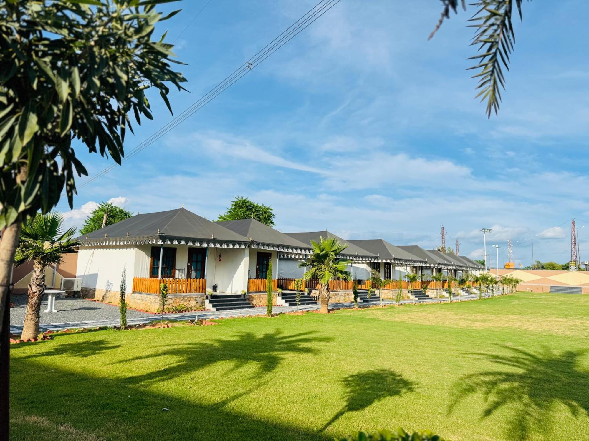 Royal Rajasthan Resort Sikar ภายนอก รูปภาพ