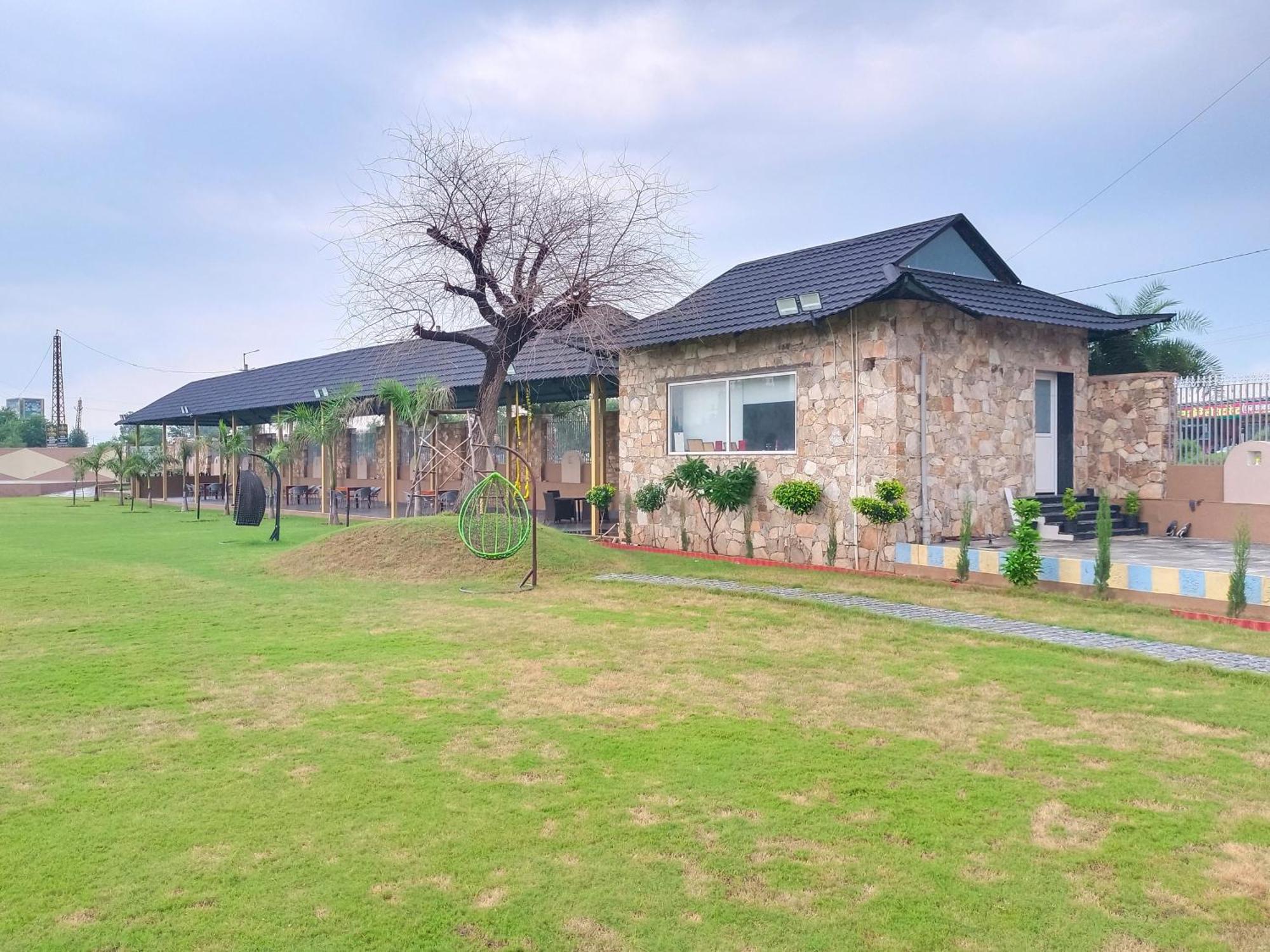 Royal Rajasthan Resort Sikar ภายนอก รูปภาพ