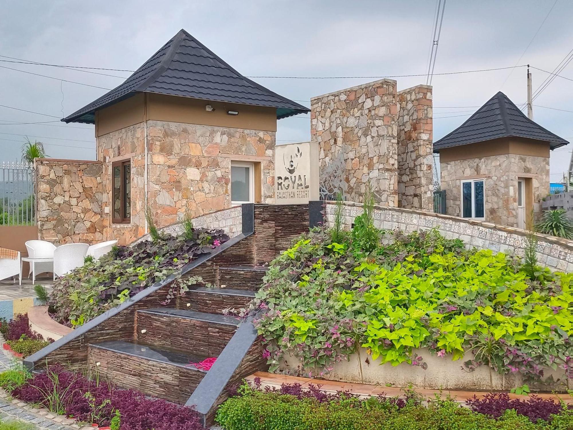 Royal Rajasthan Resort Sikar ภายนอก รูปภาพ